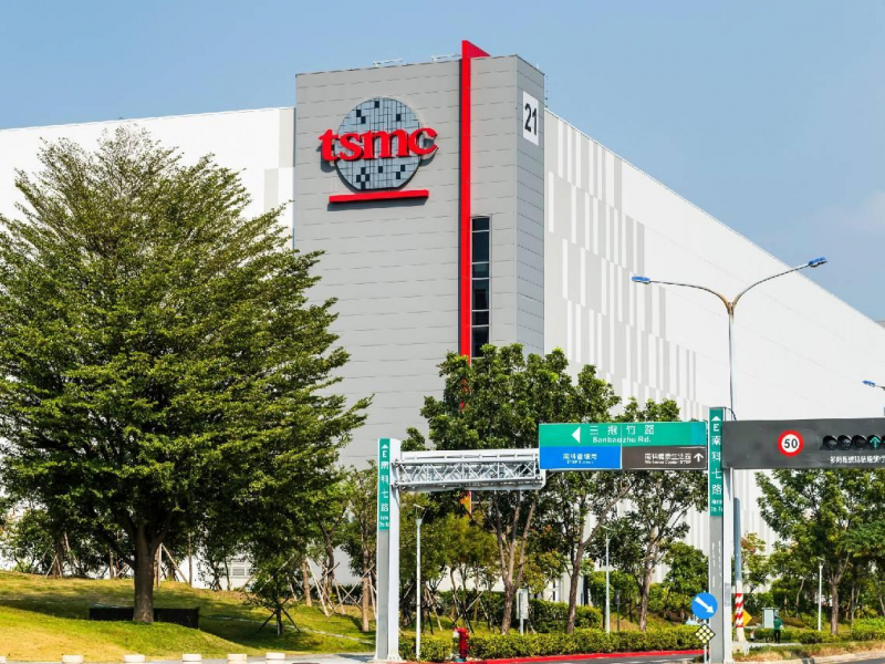 台積電股價1100→835，鴻海220→136元...關稅亂市，地板價到了？他股災加碼300萬，兩個越跌越買的理由